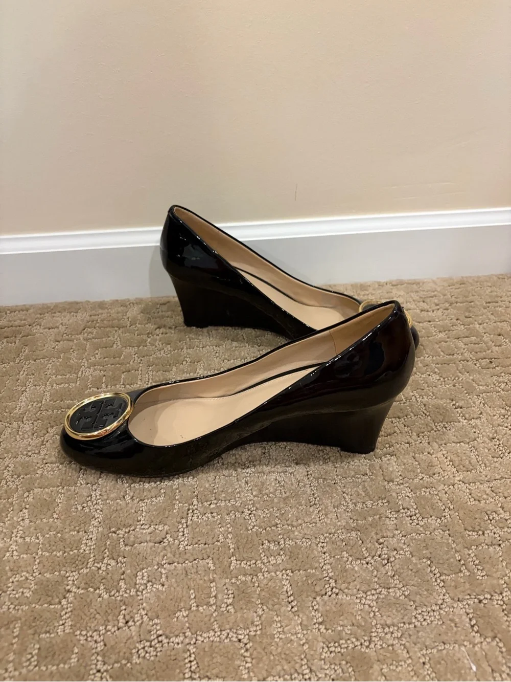 Tory Burch Black Wedge Pumps with Logo Medallion Size 9